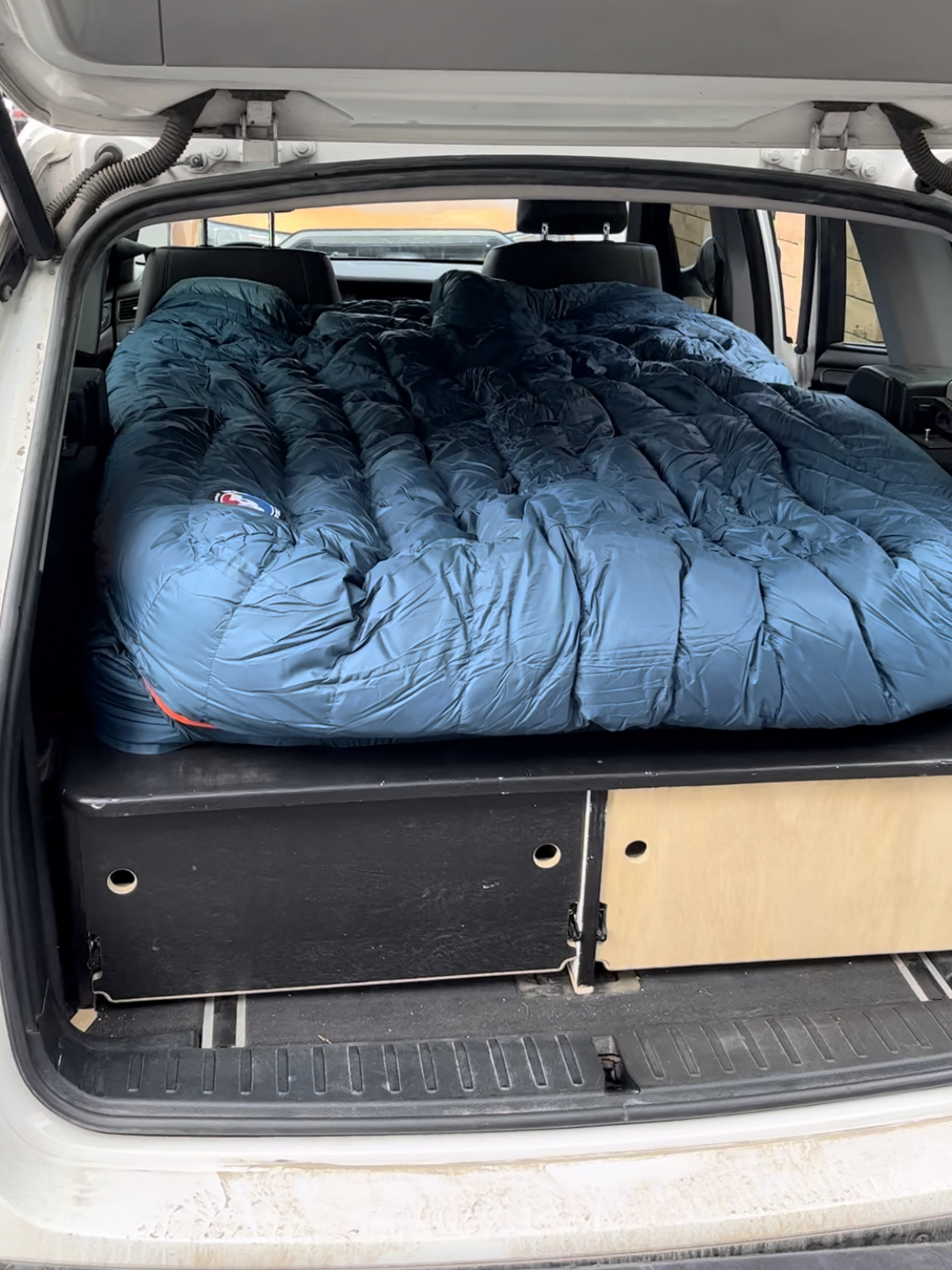 Sleeping setup with air mattress and sleeping bag